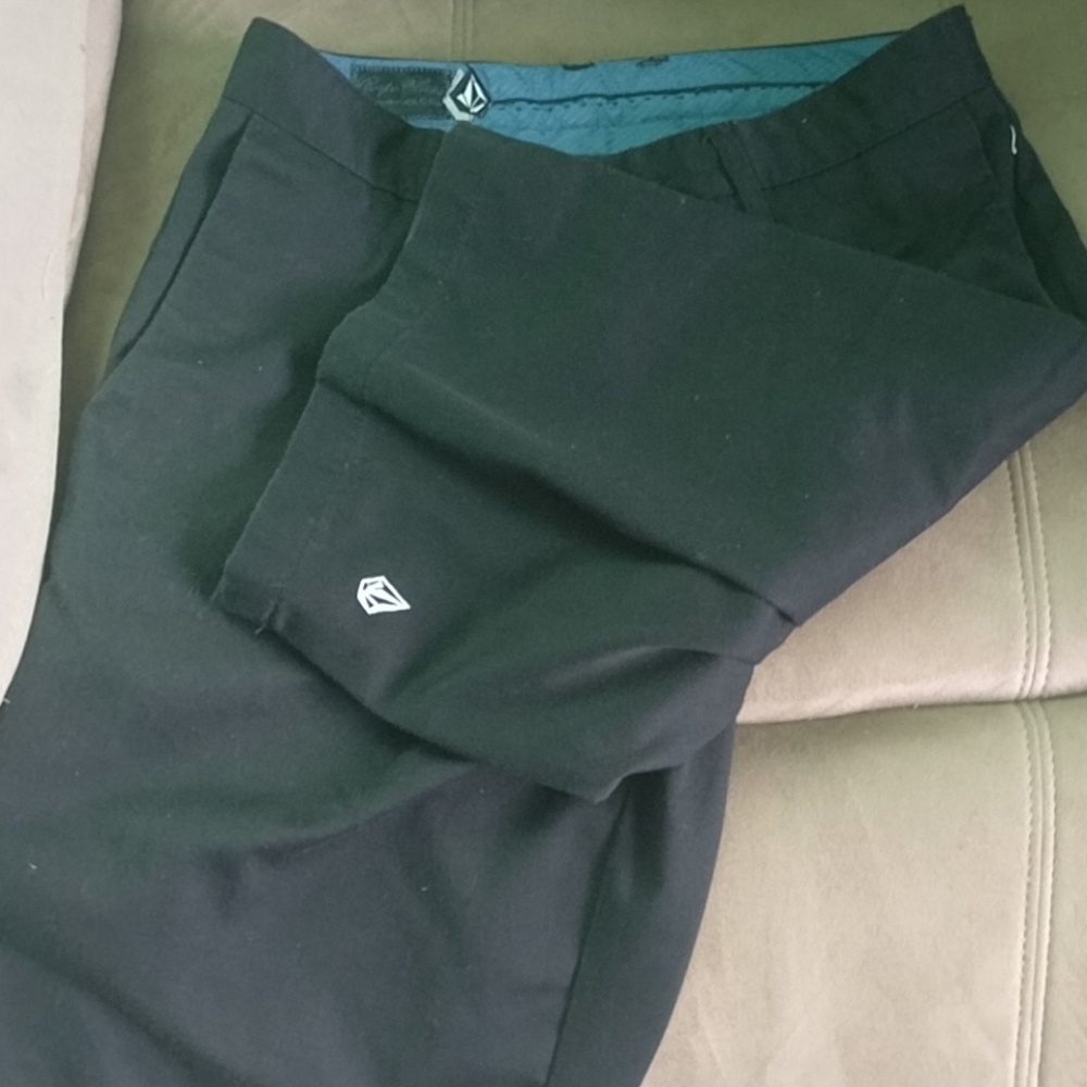 Volcom shorts - Picture 3 of 3